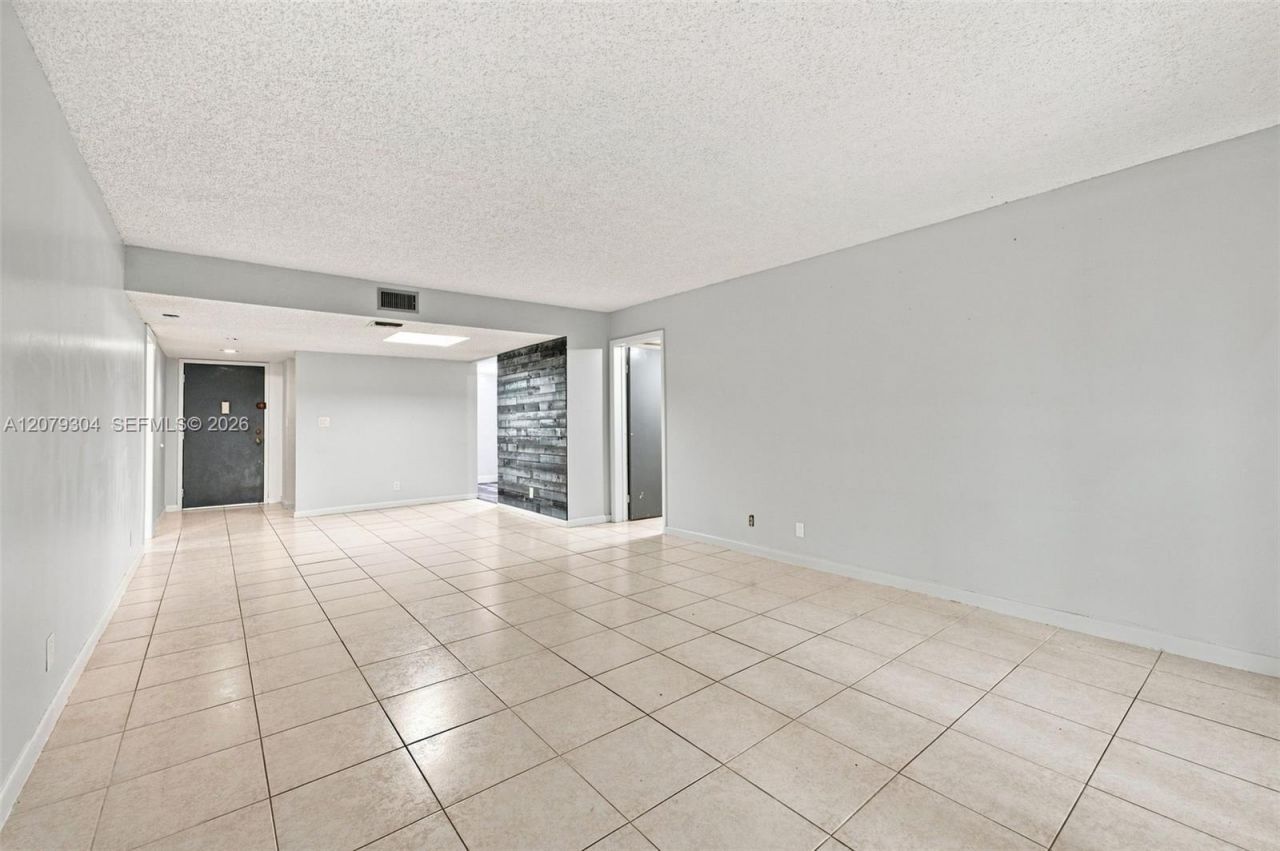 16325 Golf Club Rd , Unit 104, Weston, FL 33326 Photo