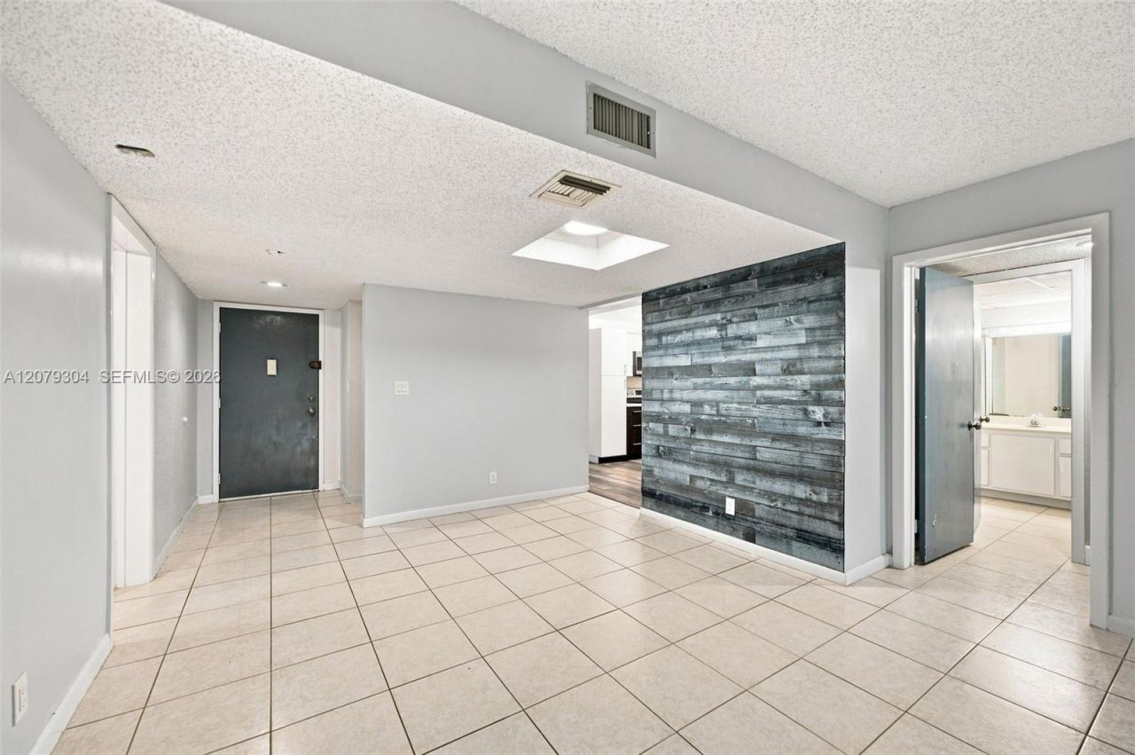 16325 Golf Club Rd , Unit 104, Weston, FL 33326 Photo