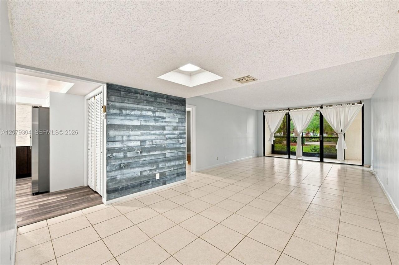 16325 Golf Club Rd , Unit 104, Weston, FL 33326 Photo
