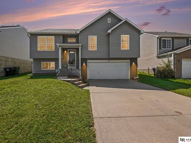 19509 V Street, Omaha, NE 68135