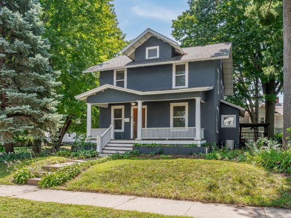 825 E Central Park Avenue , Davenport, IA 52803