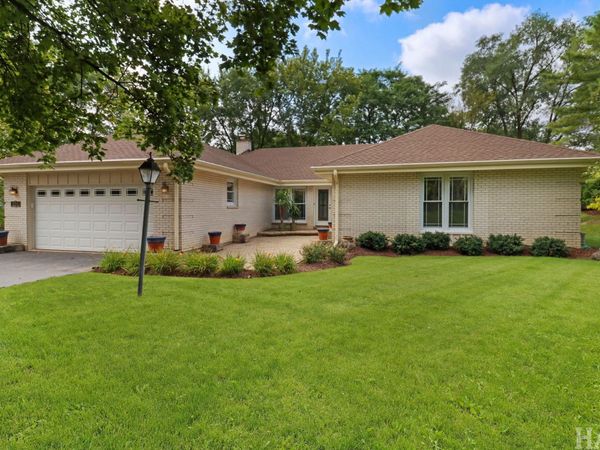 994 Commonwealth Court , Barrington, IL 60010