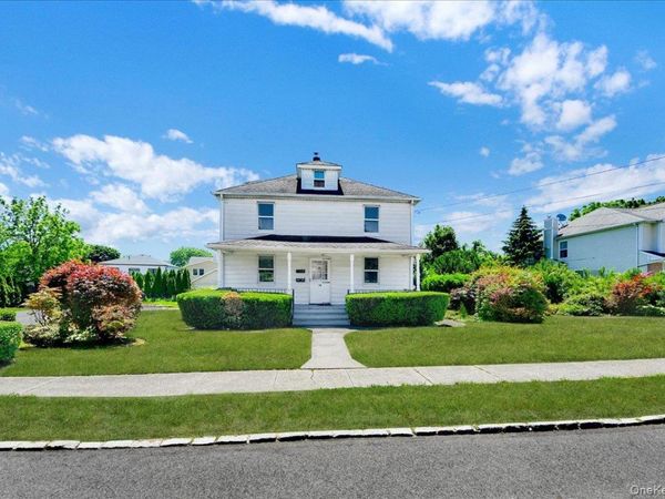 78 Maple Street , Roslyn Heights, NY 11577