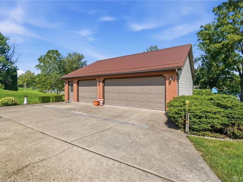 4094 Navajo Trail, Jamestown, OH 45335 Photo 11