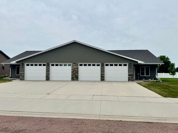  917/919 W 16th Ave, Mitchell, SD 57301