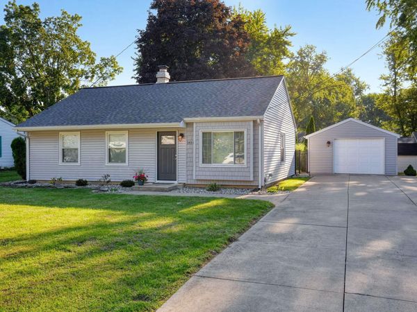 3451 Cambridge Avenue, Jackson, MI 49203