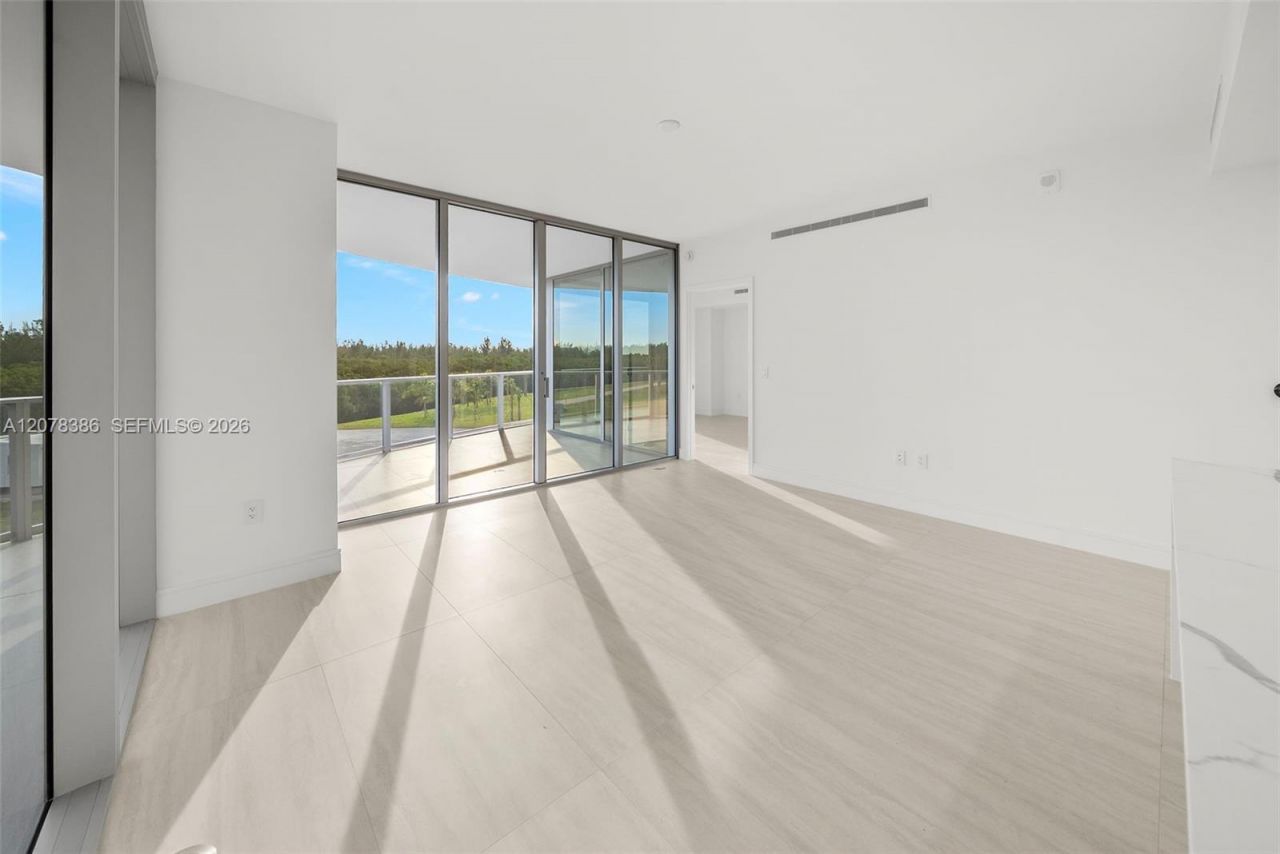 2411 Laguna Cir , Unit 311, North Miami, FL 33181 Photo