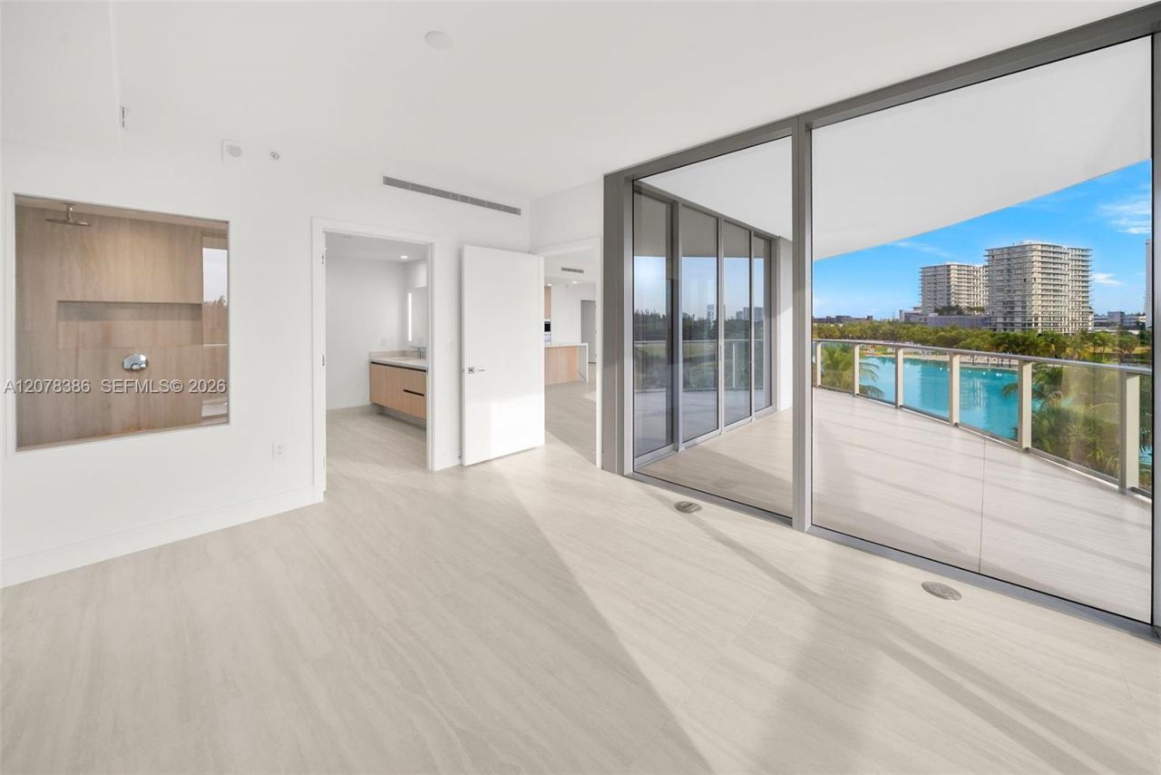 2411 Laguna Cir , Unit 311, North Miami, FL 33181 Photo