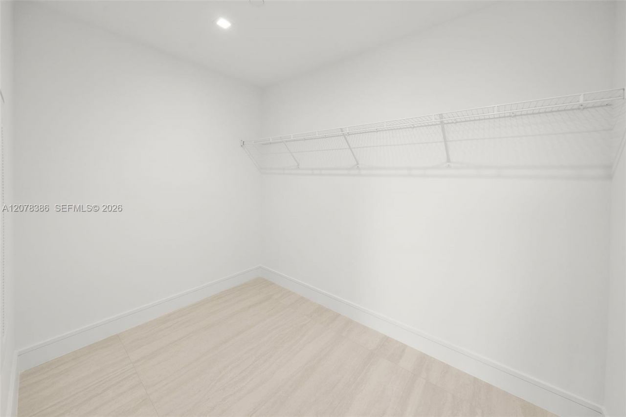 2411 Laguna Cir , Unit 311, North Miami, FL 33181 Photo