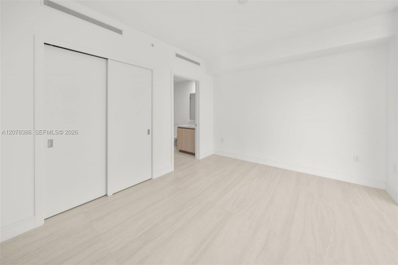 2411 Laguna Cir , Unit 311, North Miami, FL 33181 Photo