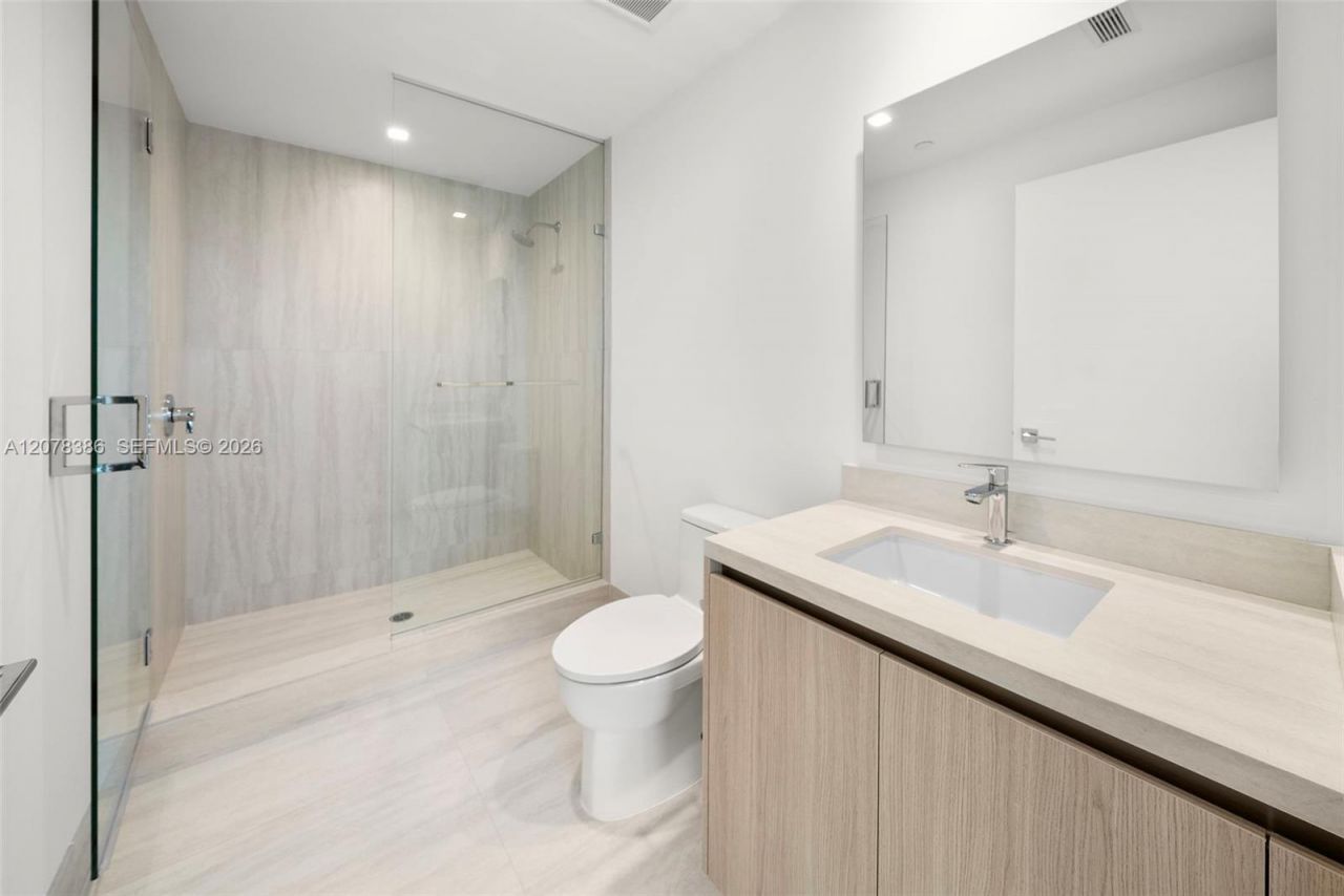 2411 Laguna Cir , Unit 311, North Miami, FL 33181 Photo
