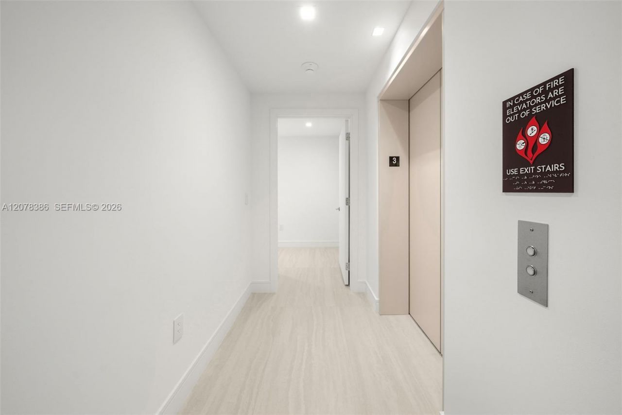 2411 Laguna Cir , Unit 311, North Miami, FL 33181 Photo