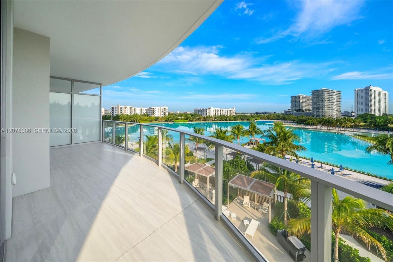2411 Laguna Cir , Unit 311, North Miami, FL 33181 Photo