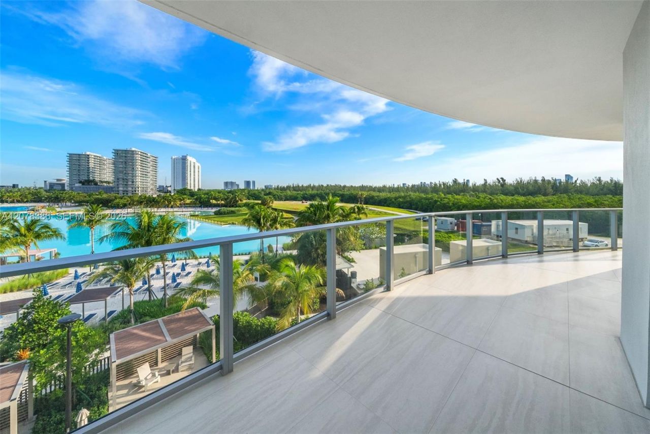 2411 Laguna Cir , Unit 311, North Miami, FL 33181 Photo