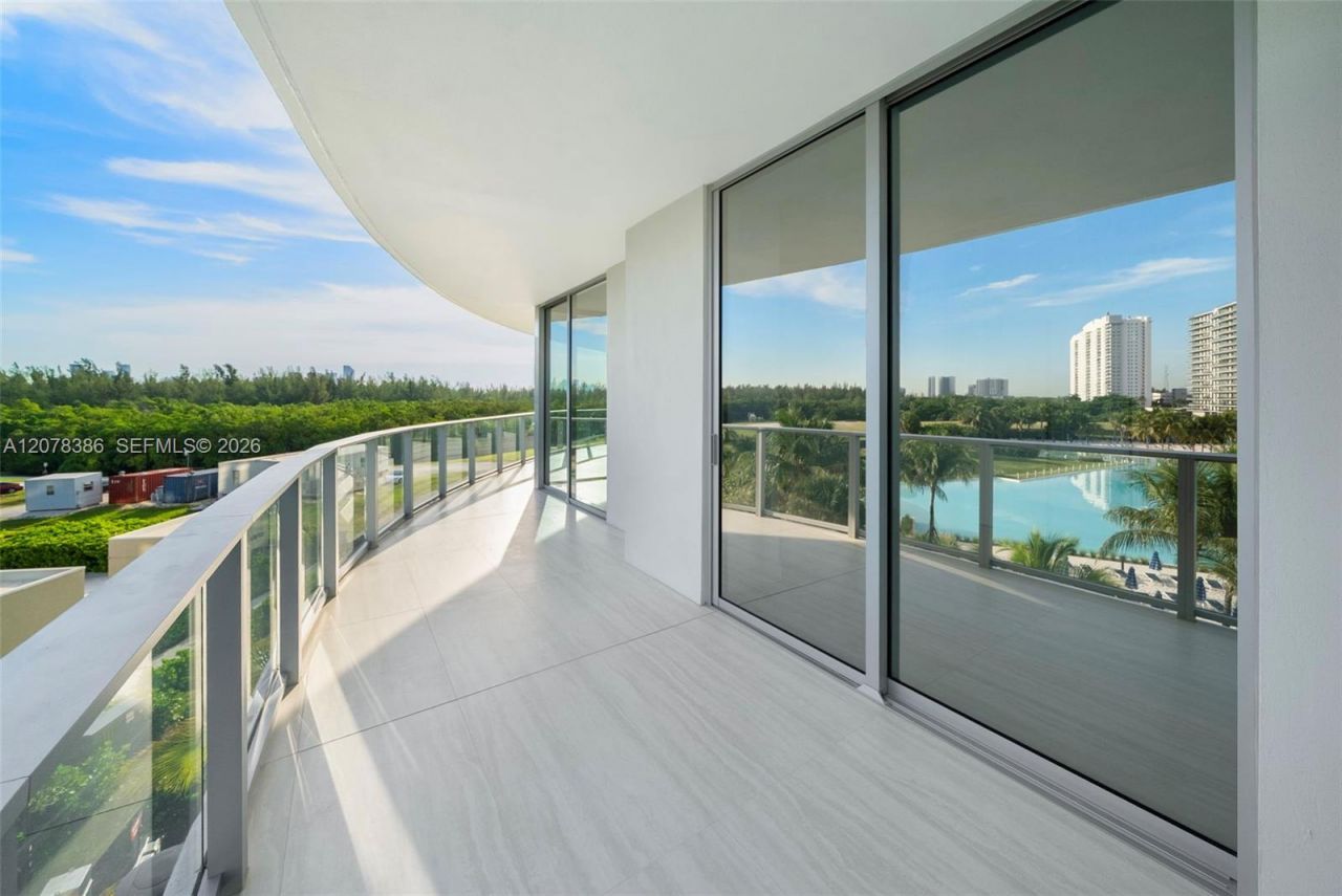 2411 Laguna Cir , Unit 311, North Miami, FL 33181 Photo
