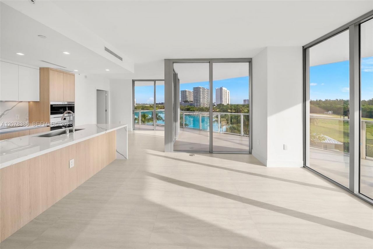 2411 Laguna Cir , Unit 311, North Miami, FL 33181 Photo