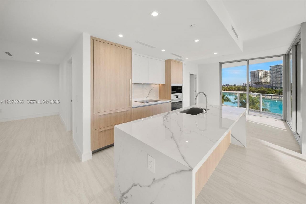 2411 Laguna Cir , Unit 311, North Miami, FL 33181 Photo