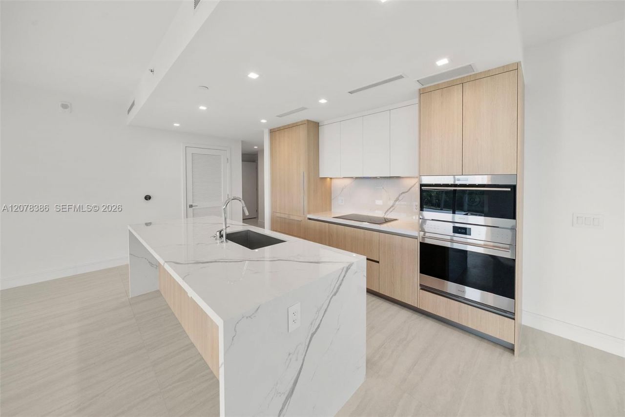 2411 Laguna Cir , Unit 311, North Miami, FL 33181 Photo