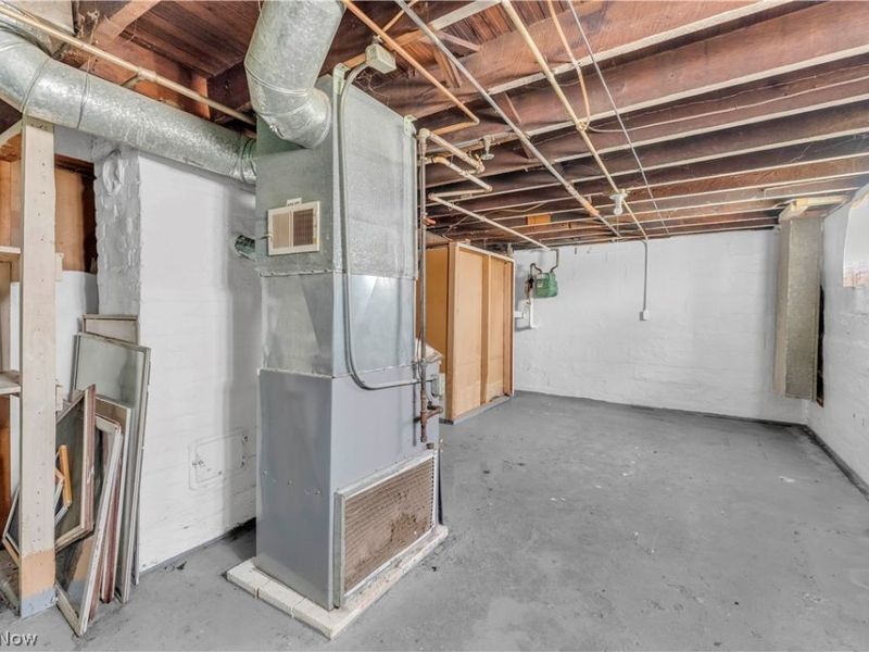 9001 Rosewood Avenue, Cleveland, OH 44105 Photo 19