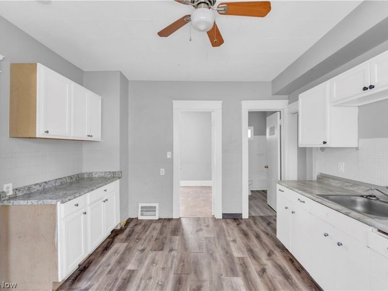 9001 Rosewood Avenue, Cleveland, OH 44105 Photo 2