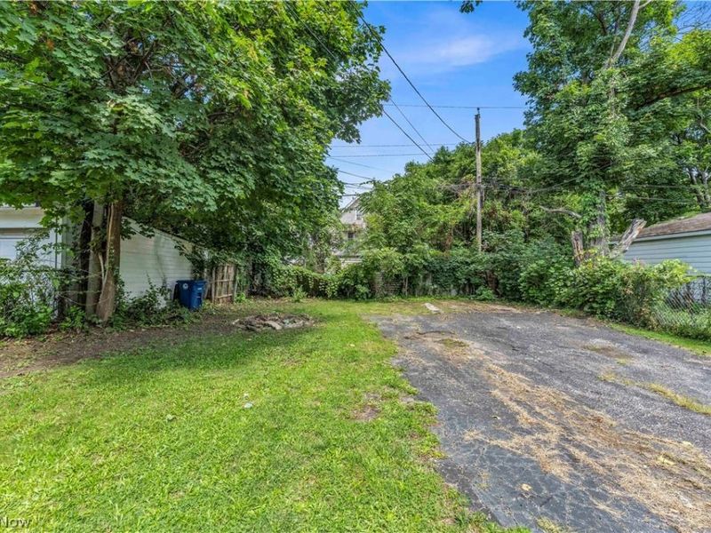 9001 Rosewood Avenue, Cleveland, OH 44105 Photo 21