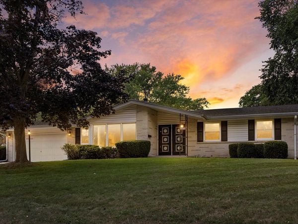 3455 S Russel ROAD, New Berlin, WI 53151