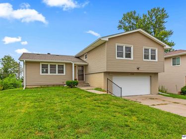 1720 N 106 Street, Omaha, NE 68114