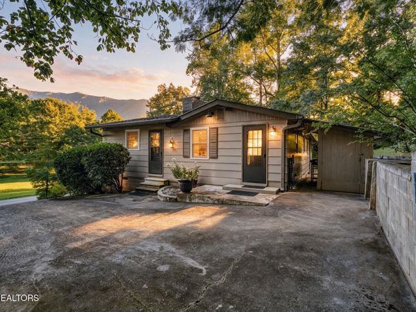 733 Cavern Rd, Townsend, TN 37882