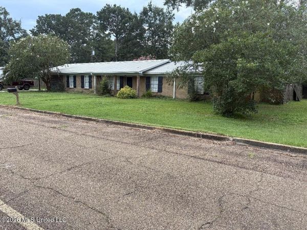 508 SE 10th Avenue, Magee, MS 39111
