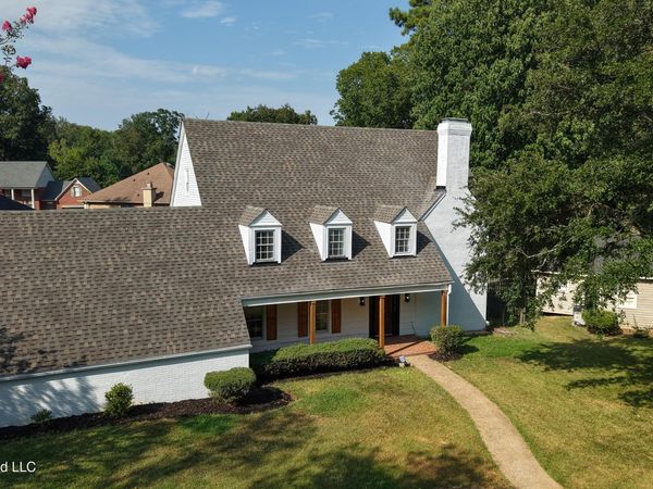54 Woodridge Place, Jackson, MS 39211