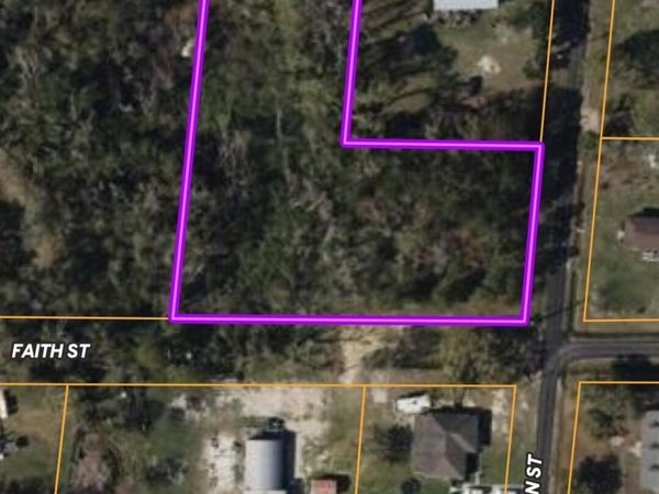 2201 Henderson Street, Waveland, MS 39576