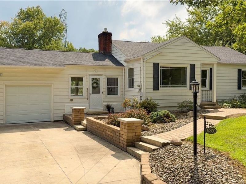 17300 Spanghurst Drive, Walton Hills, OH 44146 Photo 2