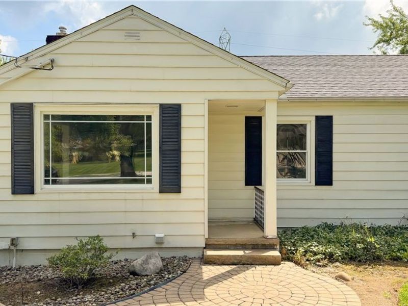 17300 Spanghurst Drive, Walton Hills, OH 44146 Photo 3