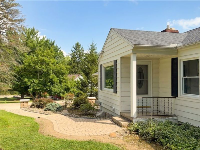17300 Spanghurst Drive, Walton Hills, OH 44146 Photo 4