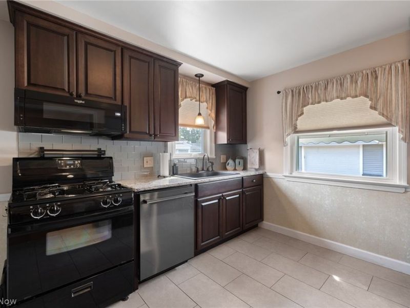 8713 Memphis Villas Boulevard, Brooklyn, OH 44144 Photo 11