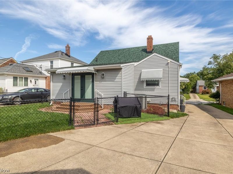 8713 Memphis Villas Boulevard, Brooklyn, OH 44144 Photo 2