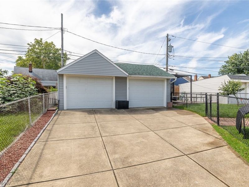 8713 Memphis Villas Boulevard, Brooklyn, OH 44144 Photo 4