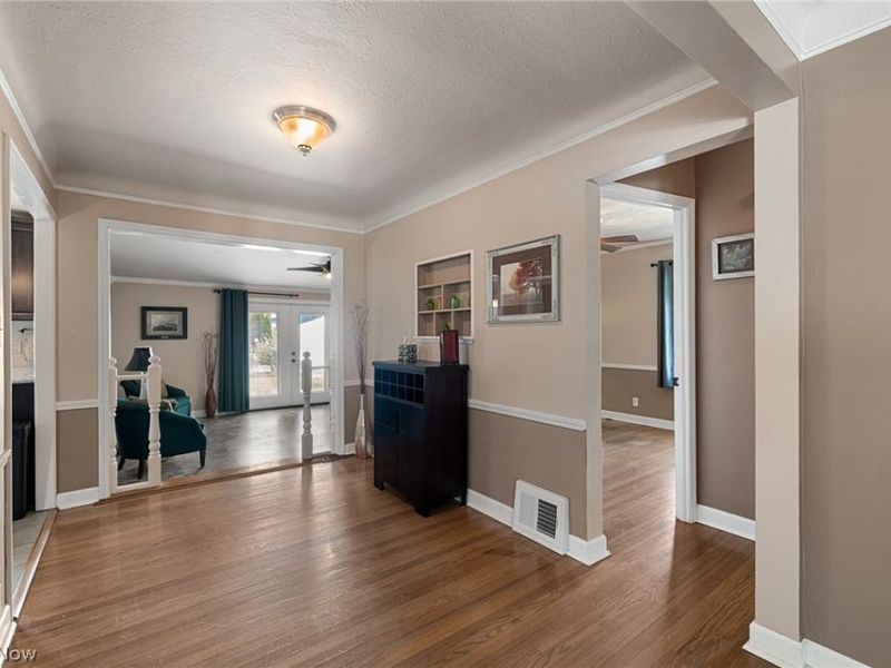 8713 Memphis Villas Boulevard, Brooklyn, OH 44144 Photo 8