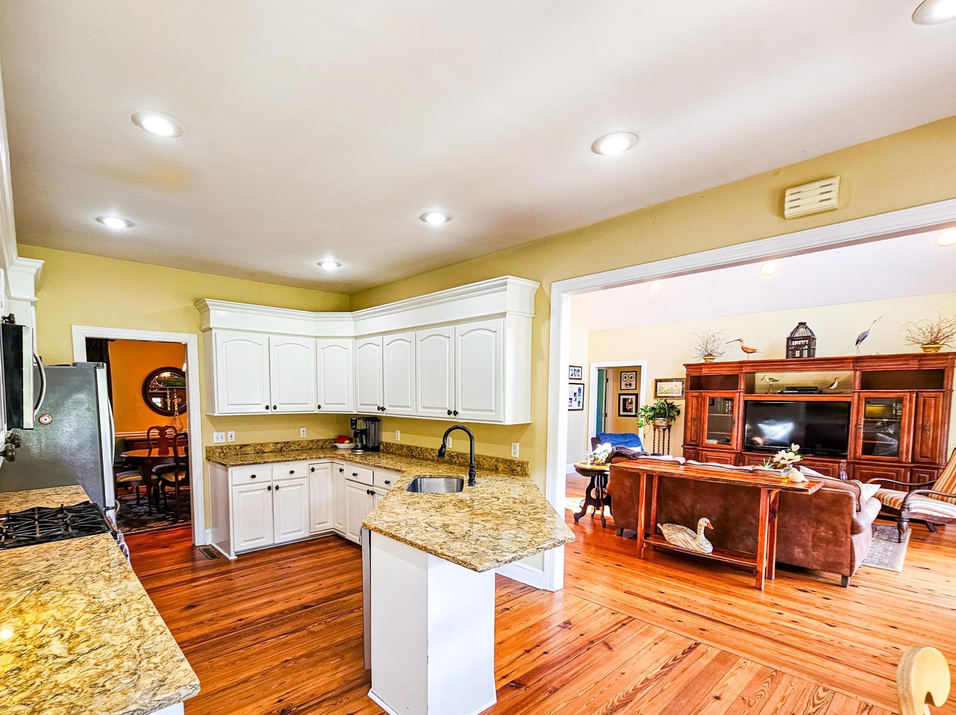 220 Sandy Springs Circle Photo 23