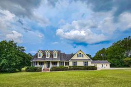 220 Sandy Springs Circle photo 4