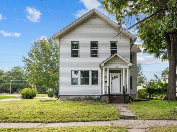 1504 Pershing Avenue , Davenport, IA 52803