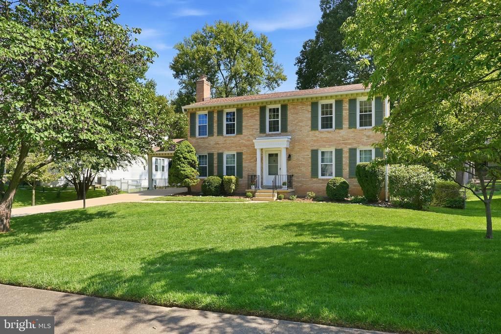 709 Mckinley Street Ne, Vienna, VA 22180 Main Photo