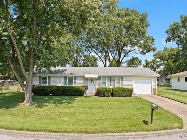 105 Liberty Drive , Belleville, IL 62226