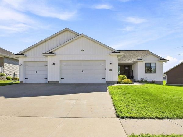 1623 Bobcat Drive NW, Cedar Rapids, IA 52405