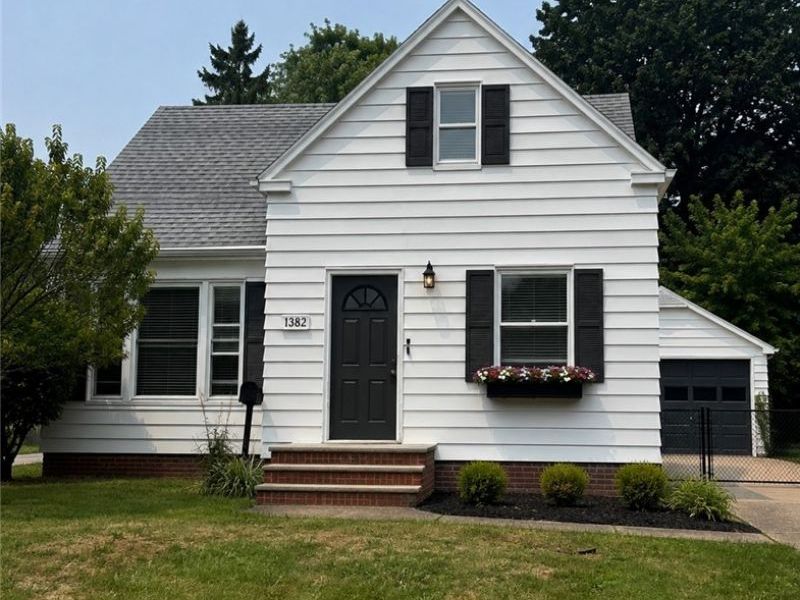 1382 Sunset Road, Mayfield Heights, OH 44124 Photo 1