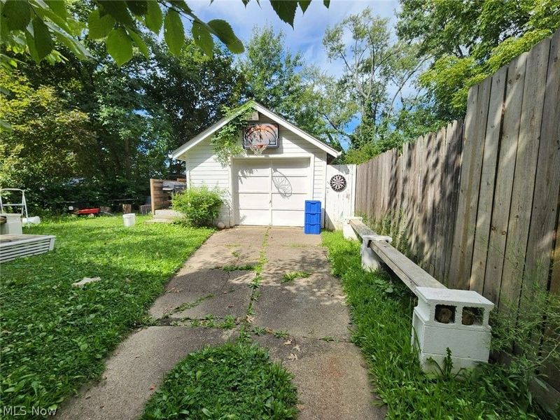 932 Hardesty Boulevard, Akron, OH 44320 Photo 5