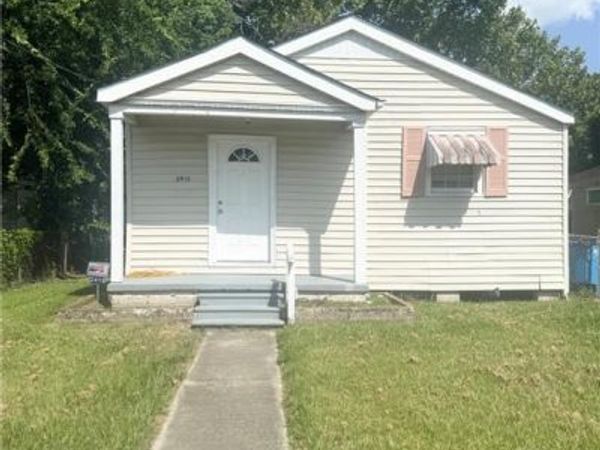 2415 TOURNEFORT Street , Chalmette, LA 70043