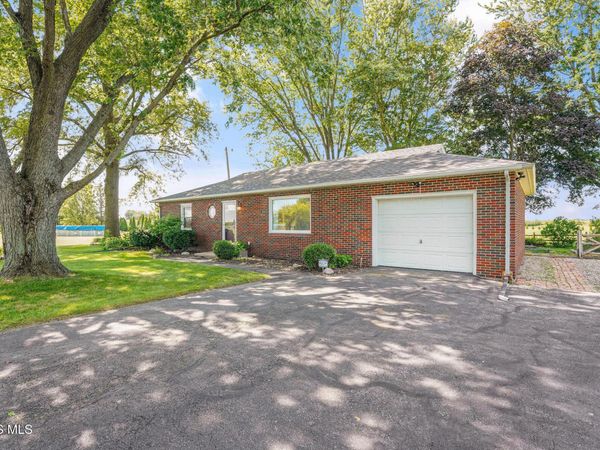 17985 Haskins Road , Bowling Green, OH 43402