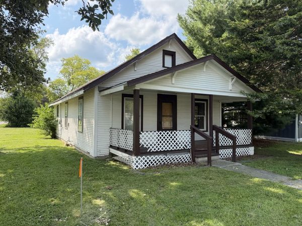 205 N Market Street , Watseka, IL 60970