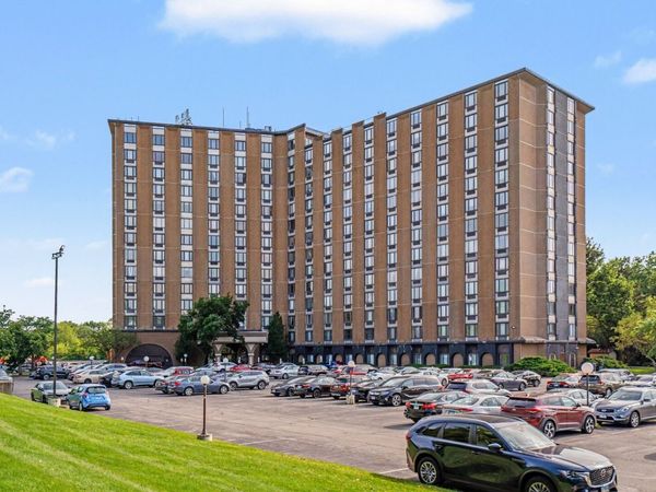 1 Renaissance Place , Unit 3G, Palatine, IL 60067